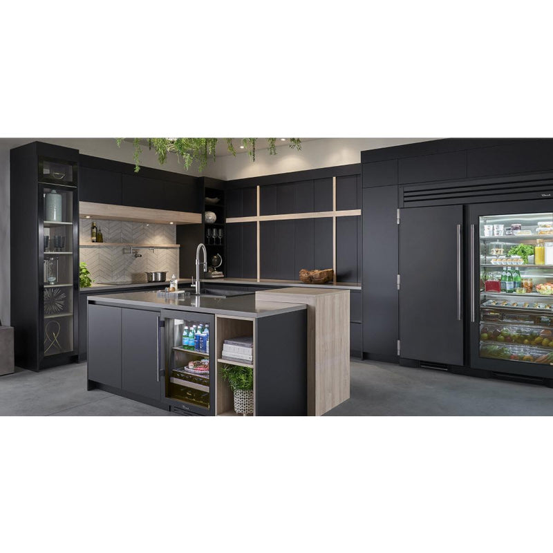 True Residential 300 Series 5.6 cu.ft. Freestanding Beverage Center TBC-24-R-OG-C IMAGE 3